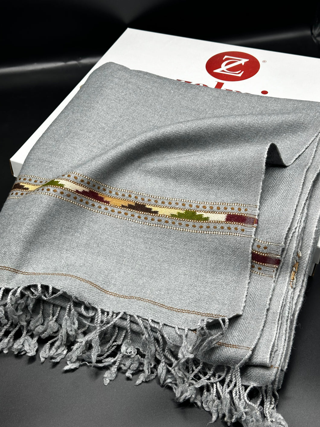 Australian Sahidar - Gray Shawl